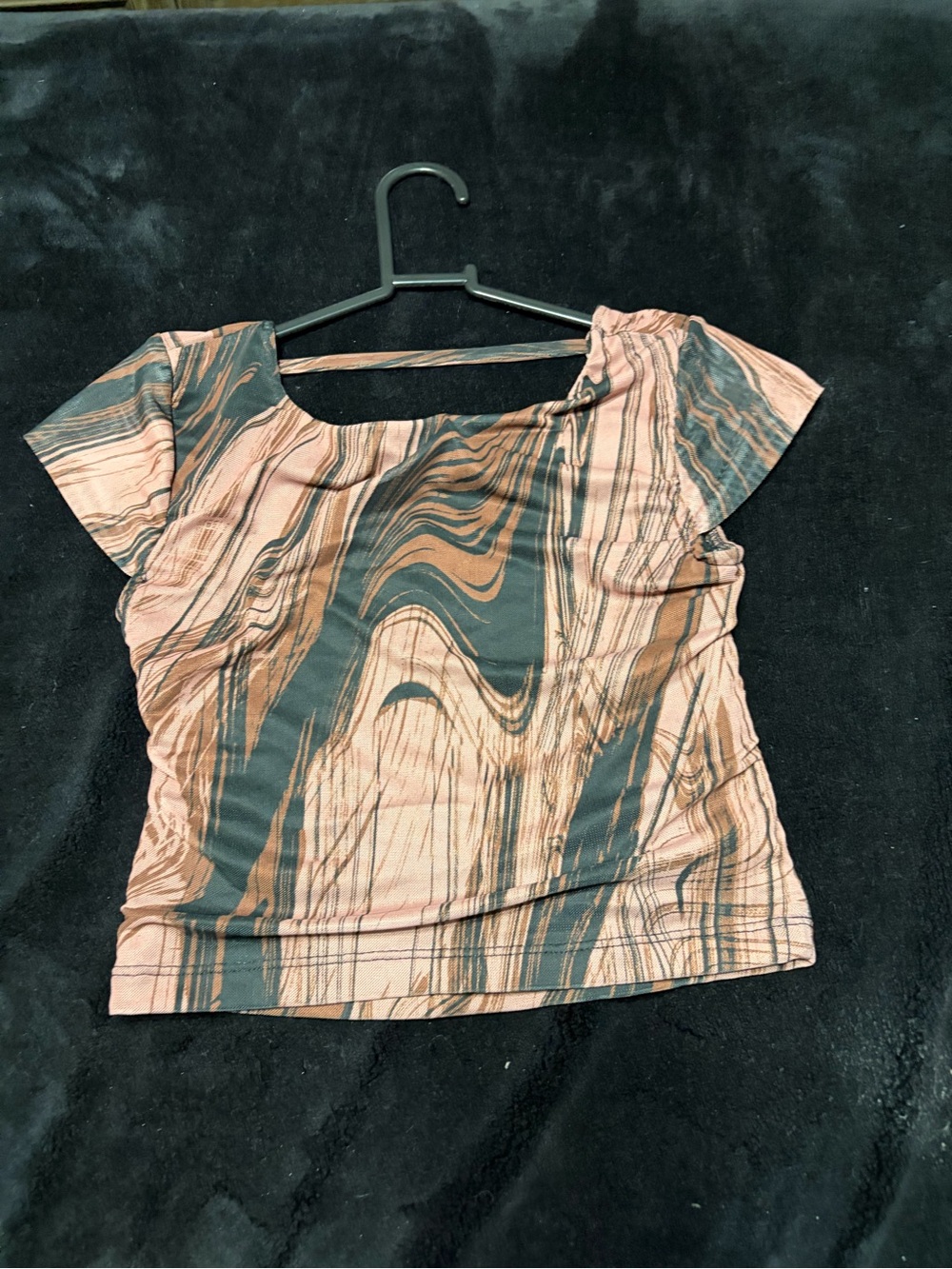 Women's Marble-Print Short Sleeve Top - brown & Black. Open back.